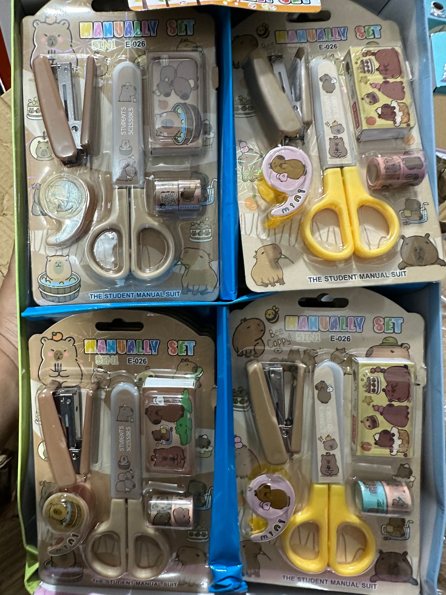 CAJITA SET PAPELERÍA CAPIBARA 20pz