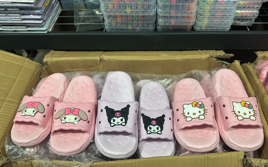 SANDALIAS SANRIO (Tallas 22/25) Se manda talla y modelo disponible